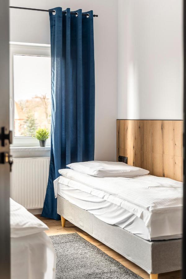 Gems Hostel Głogów エクステリア 写真