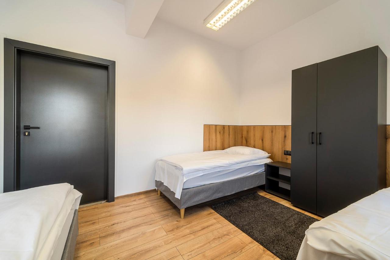Gems Hostel Głogów エクステリア 写真