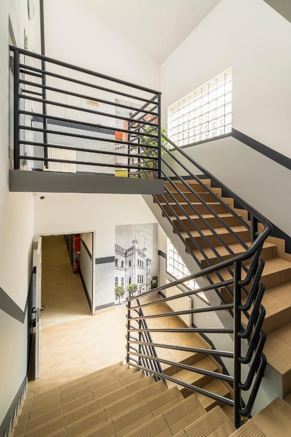 Gems Hostel Głogów エクステリア 写真