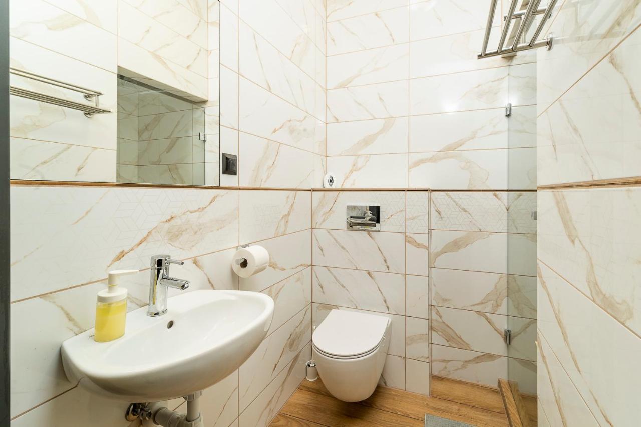 Gems Hostel Głogów エクステリア 写真